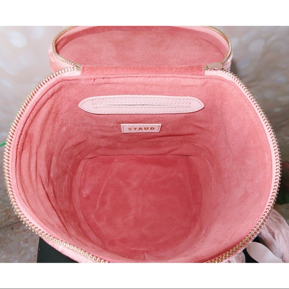 ❌SOLD❌ STAUD Vitti Crushed Velvet Pink Bucket Bag - Picture 7 of 8